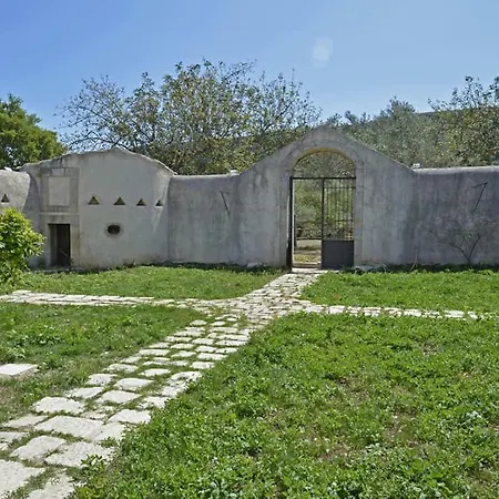 Üdülőközpont Regia Trazzera *